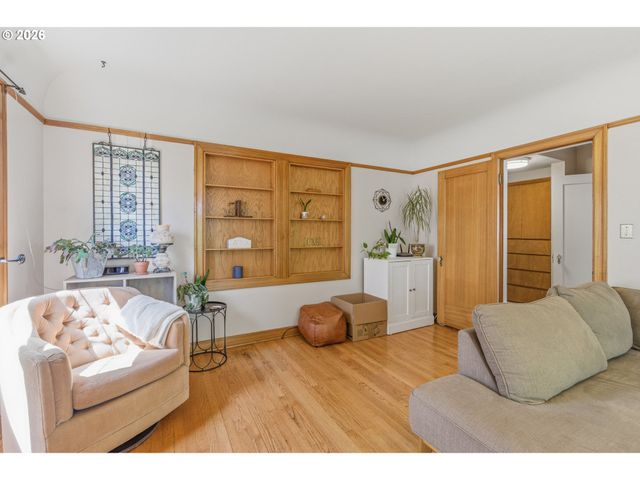 135 S 8TH St, St Helens, OR 97051
