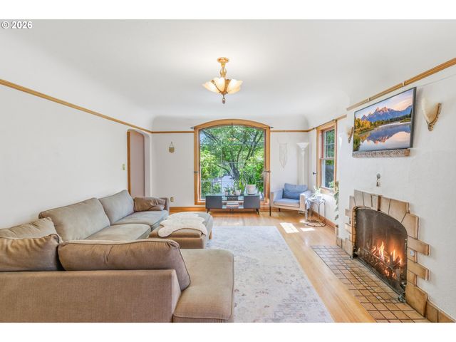 135 S 8TH St, St Helens, OR 97051