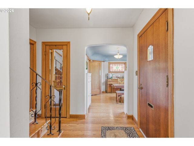 135 S 8TH St, St Helens, OR 97051