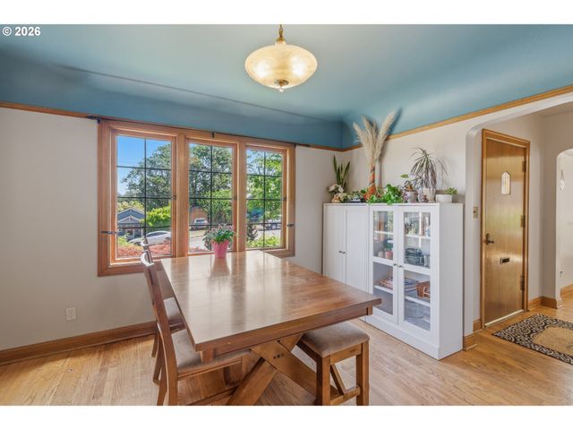 135 S 8TH St, St Helens, OR 97051