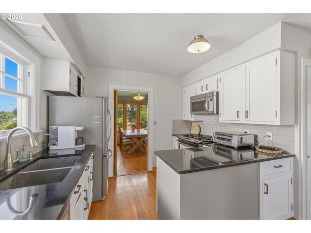 135 S 8TH St, St Helens, OR 97051