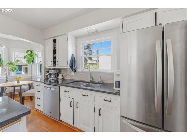 135 S 8TH St, St Helens, OR 97051