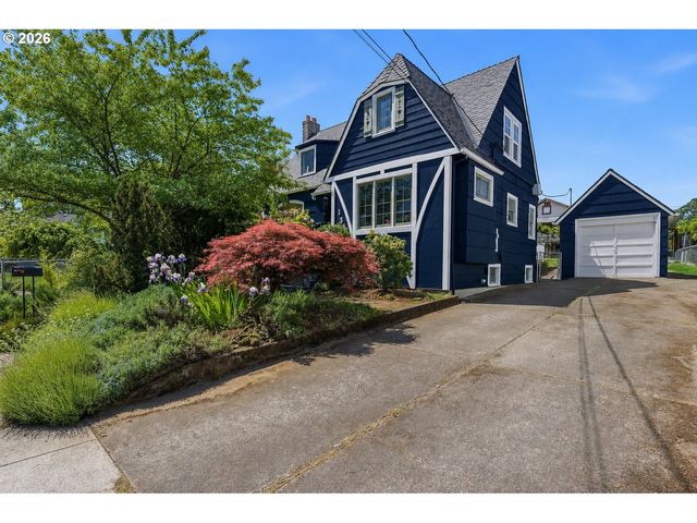 135 S 8TH St, St Helens, OR 97051
