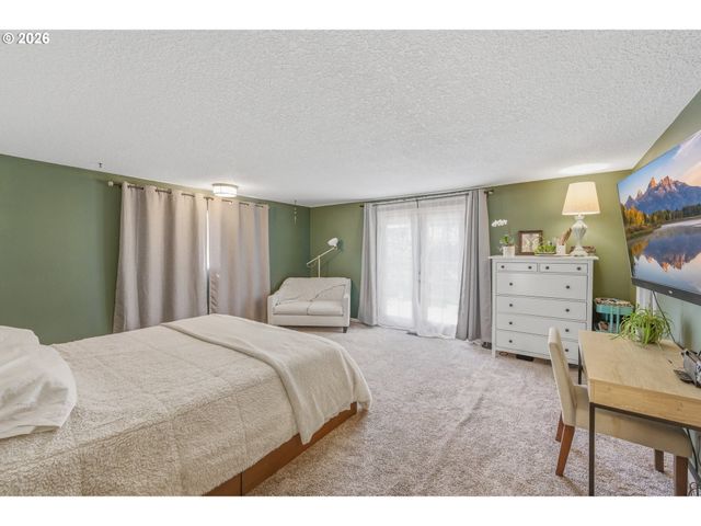 135 S 8TH St, St Helens, OR 97051