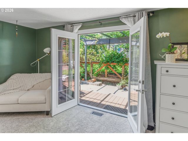 135 S 8TH St, St Helens, OR 97051