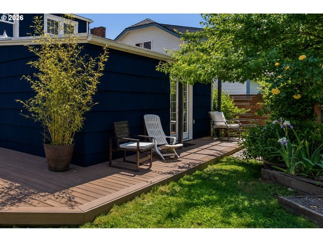 135 S 8TH St, St Helens, OR 97051