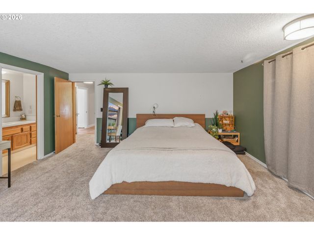135 S 8TH St, St Helens, OR 97051