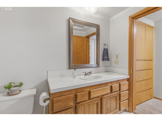 135 S 8TH St, St Helens, OR 97051