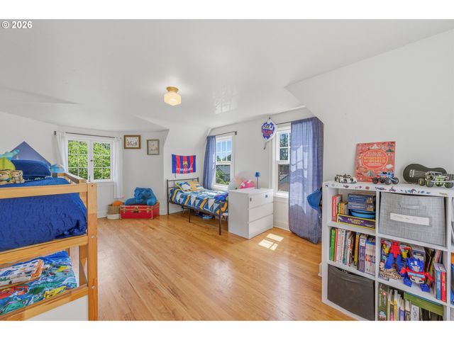 135 S 8TH St, St Helens, OR 97051