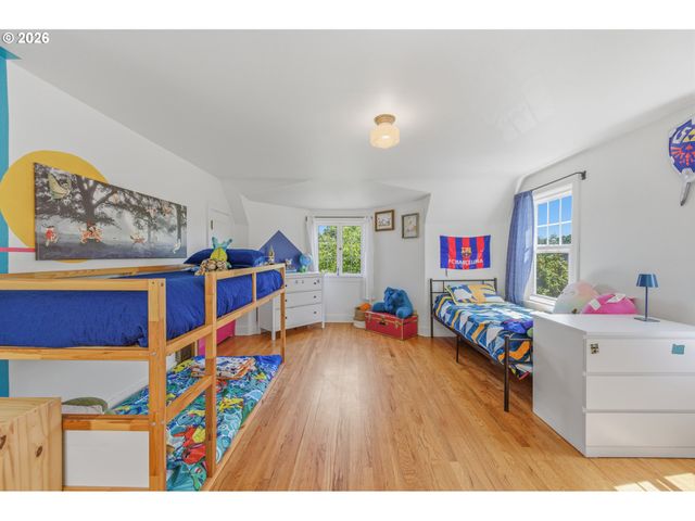 135 S 8TH St, St Helens, OR 97051