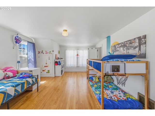 135 S 8TH St, St Helens, OR 97051