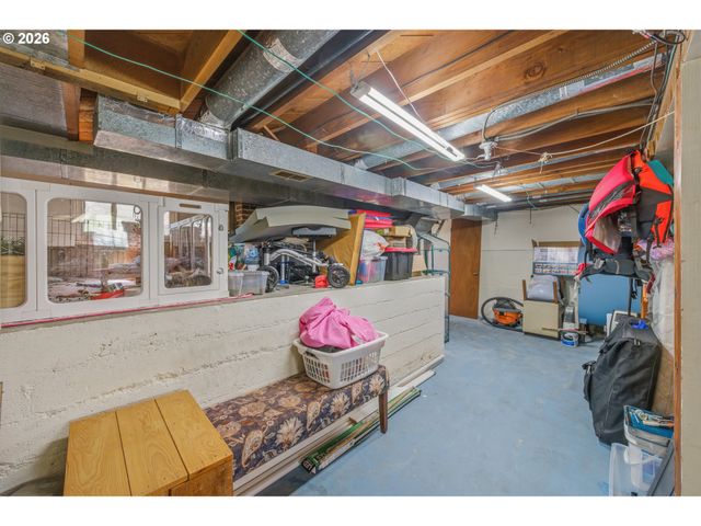 135 S 8TH St, St Helens, OR 97051