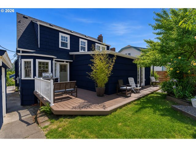 135 S 8TH St, St Helens, OR 97051