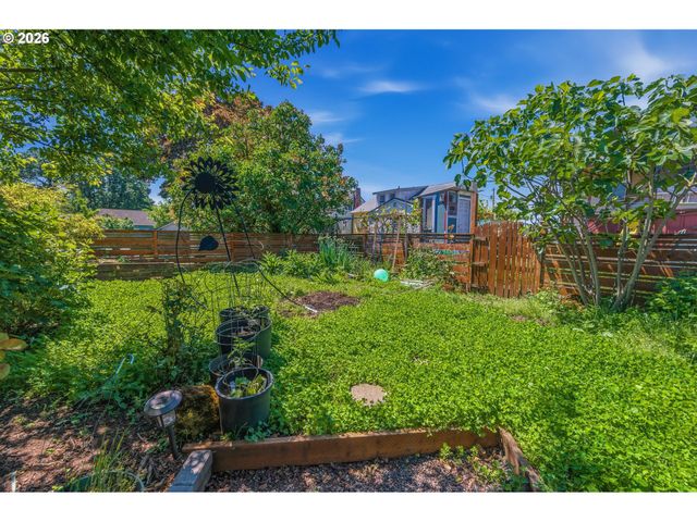 135 S 8TH St, St Helens, OR 97051