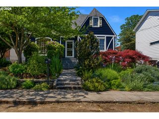 135 S 8TH St, St Helens, OR 97051
