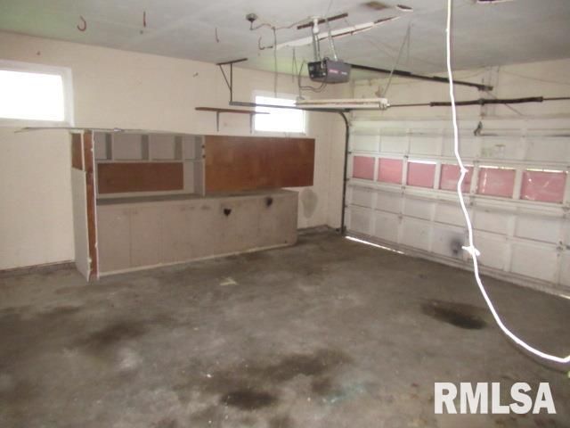 1117 E ASH Street, Herrin, IL 62948