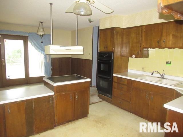 1117 E ASH Street, Herrin, IL 62948