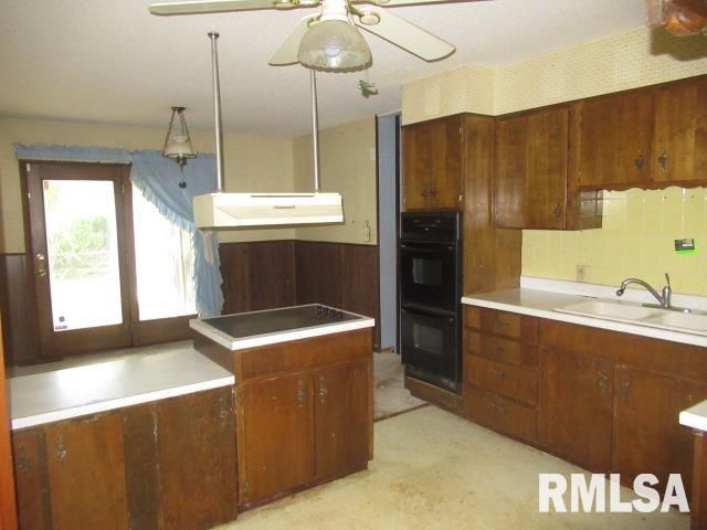 1117 E ASH Street, Herrin, IL 62948