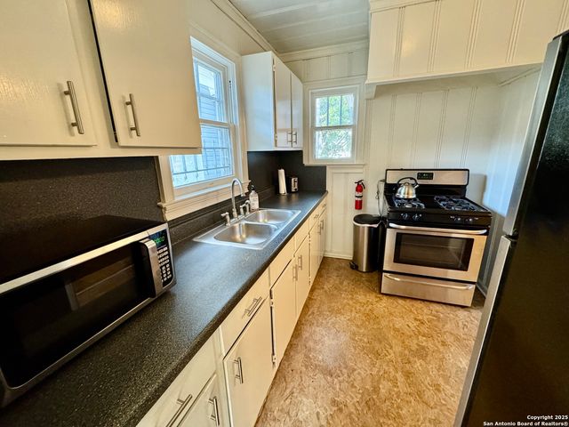 118 Callaghan Ave Apt A, San Antonio, TX 78210