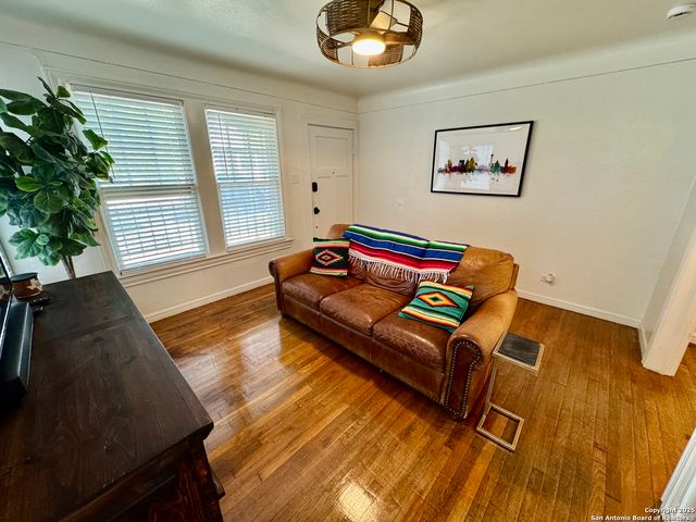 118 Callaghan Ave Apt A, San Antonio, TX 78210