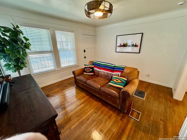 118 Callaghan Ave Apt A, San Antonio, TX 78210