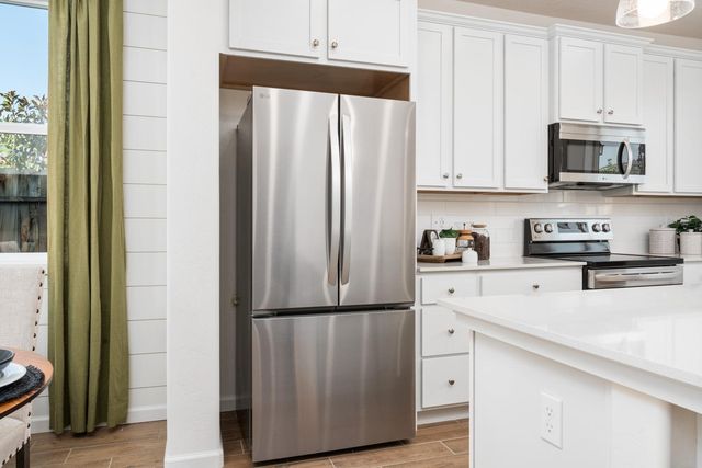 6524 E Cresthaven Drive, Fresno, CA 93727