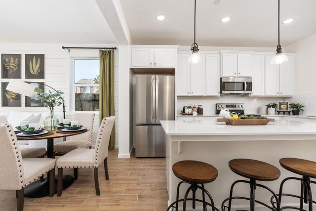 6524 E Cresthaven Drive, Fresno, CA 93727