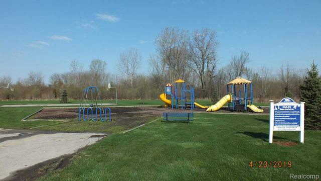 339 Blossom Circle, Bedford Township, MI 48133