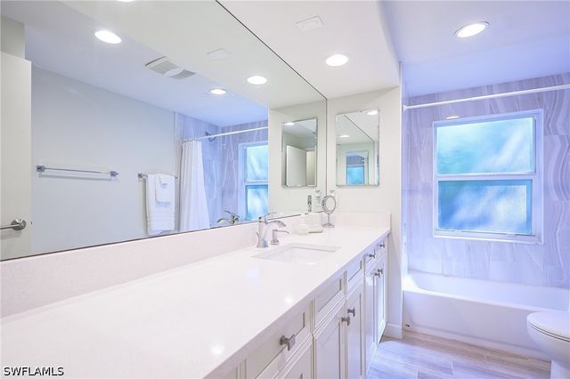 5675 Golden Oaks LN, Naples, FL 34119