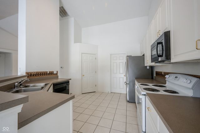 6052 W Bayfront Shores, Mccordsville, IN 46055