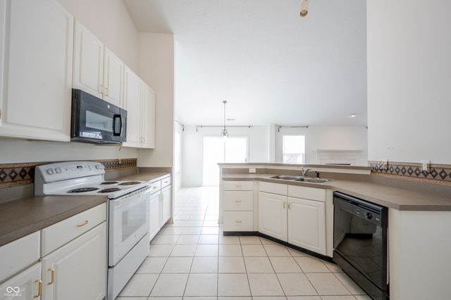 6052 W Bayfront Shores, Mccordsville, IN 46055