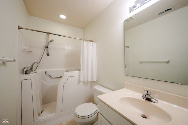 6052 W Bayfront Shores, Mccordsville, IN 46055