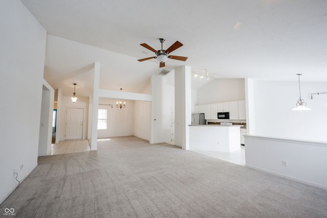 6052 W Bayfront Shores, Mccordsville, IN 46055