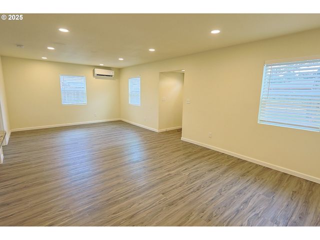 2518 PACIFIC Ave, North Bend, OR 97459