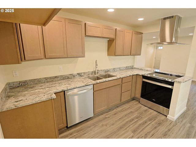 2518 PACIFIC Ave, North Bend, OR 97459