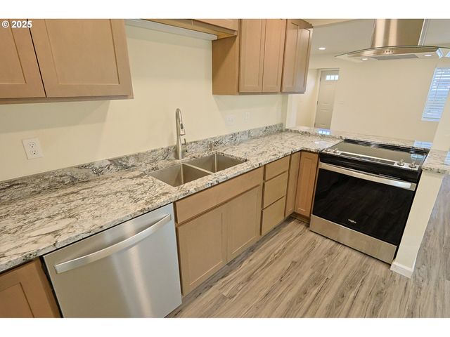 2518 PACIFIC Ave, North Bend, OR 97459