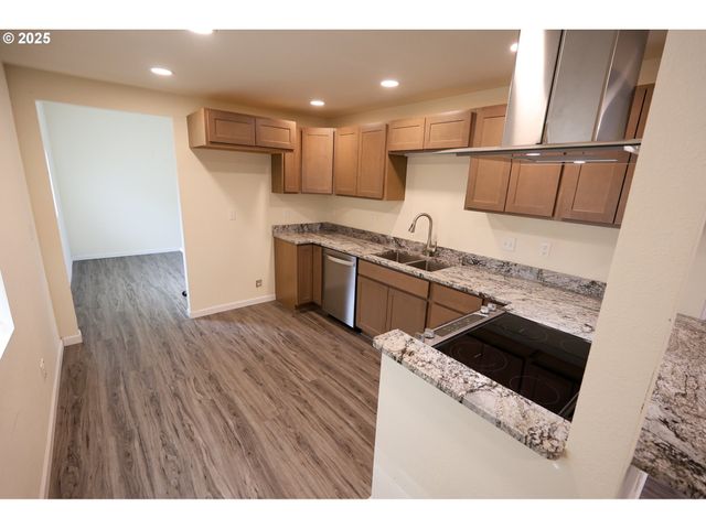 2518 PACIFIC Ave, North Bend, OR 97459