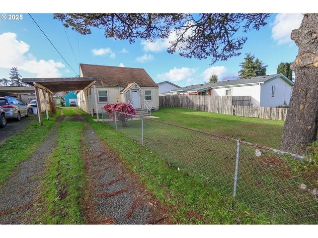 2518 PACIFIC Ave, North Bend, OR 97459