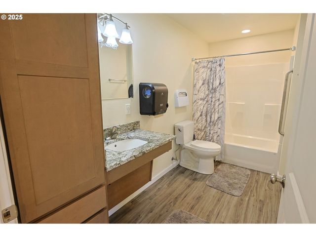 2518 PACIFIC Ave, North Bend, OR 97459