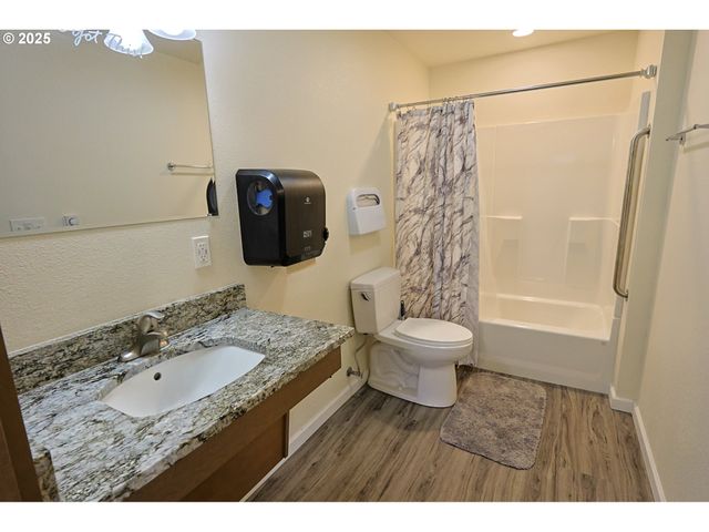 2518 PACIFIC Ave, North Bend, OR 97459