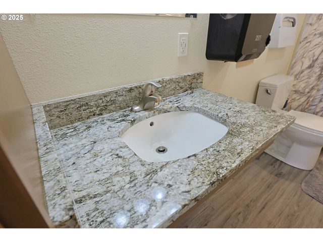 2518 PACIFIC Ave, North Bend, OR 97459