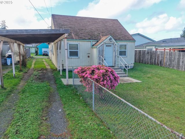 2518 PACIFIC Ave, North Bend, OR 97459