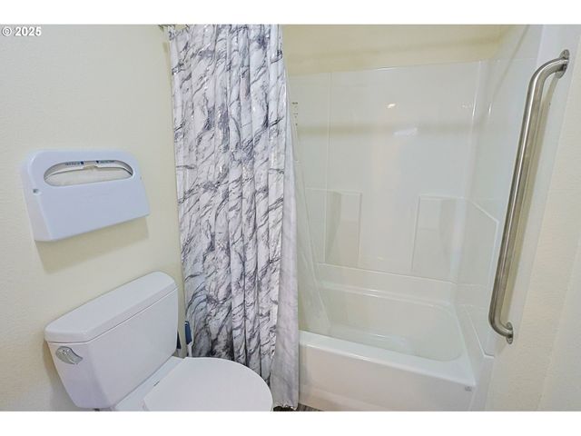 2518 PACIFIC Ave, North Bend, OR 97459