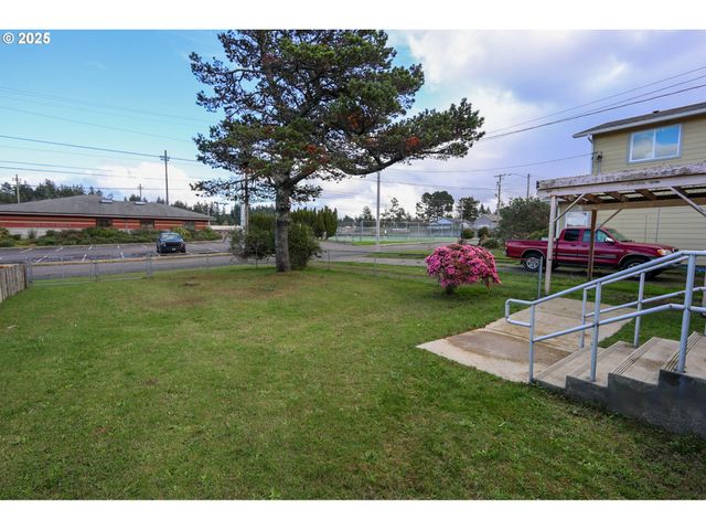 2518 PACIFIC Ave, North Bend, OR 97459