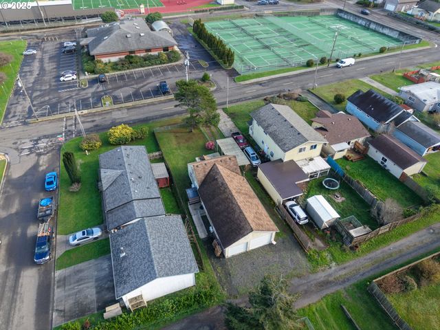 2518 PACIFIC Ave, North Bend, OR 97459