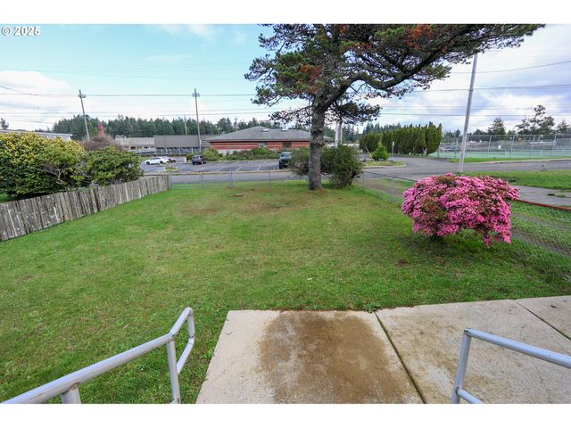 2518 PACIFIC Ave, North Bend, OR 97459