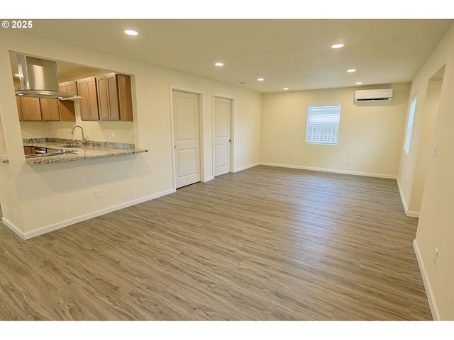 2518 PACIFIC Ave, North Bend, OR 97459