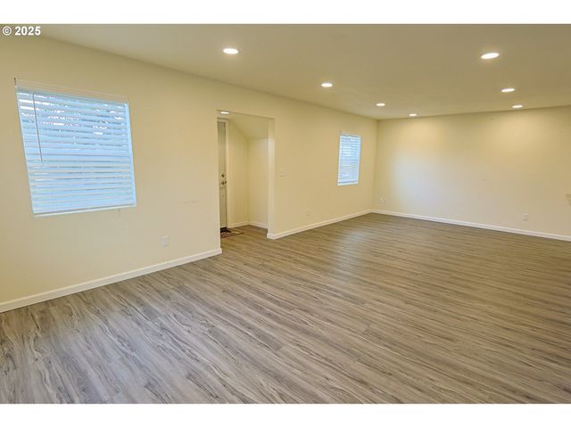 2518 PACIFIC Ave, North Bend, OR 97459