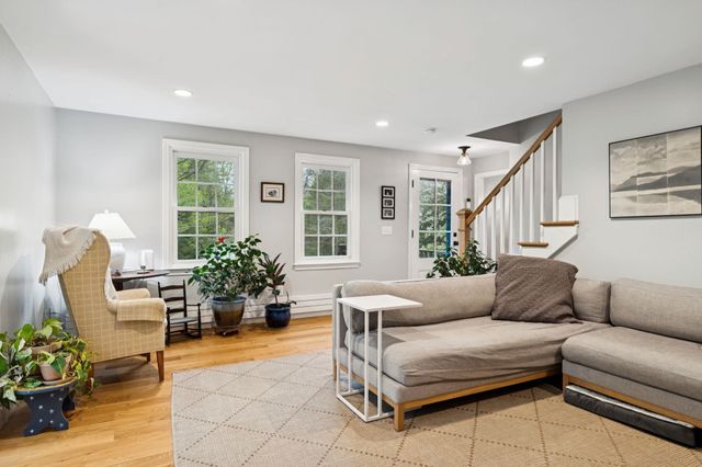 12 Hemlock Road, Kensington, NH 03833