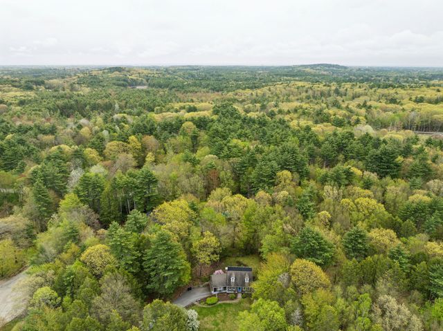 12 Hemlock Road, Kensington, NH 03833